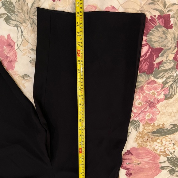 Babaton - Picture 2 of 6